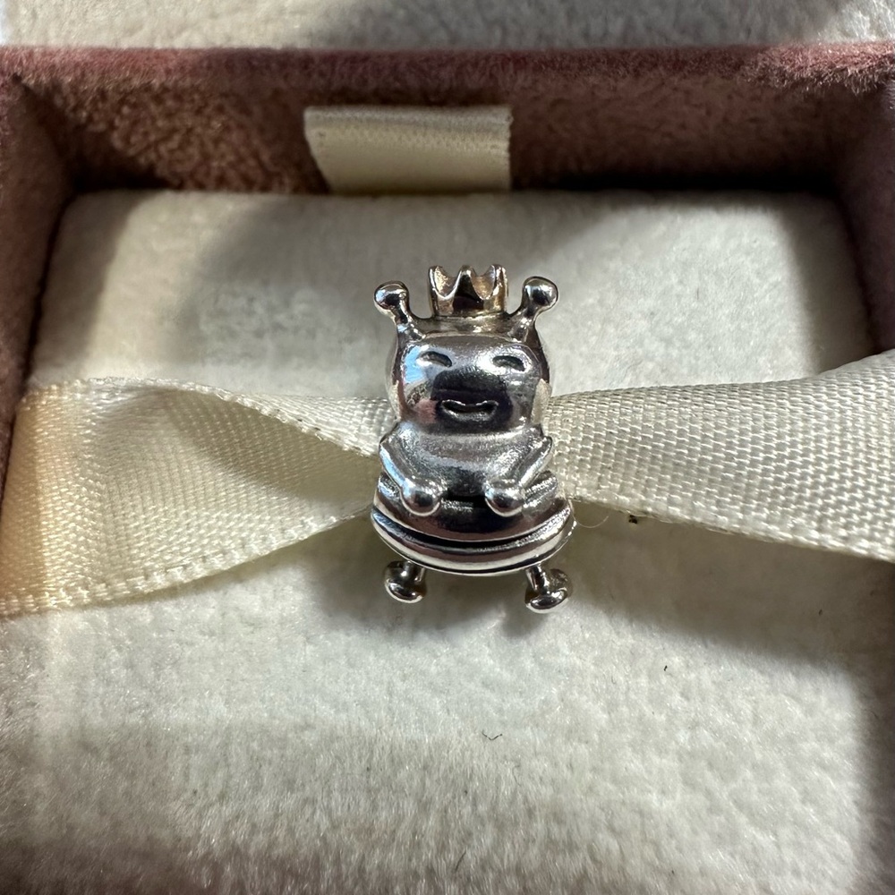 AUTHENTIC PANDORA QUEEN BEE CHARM WITH 14K GOLD CROWN 790227 (retired)